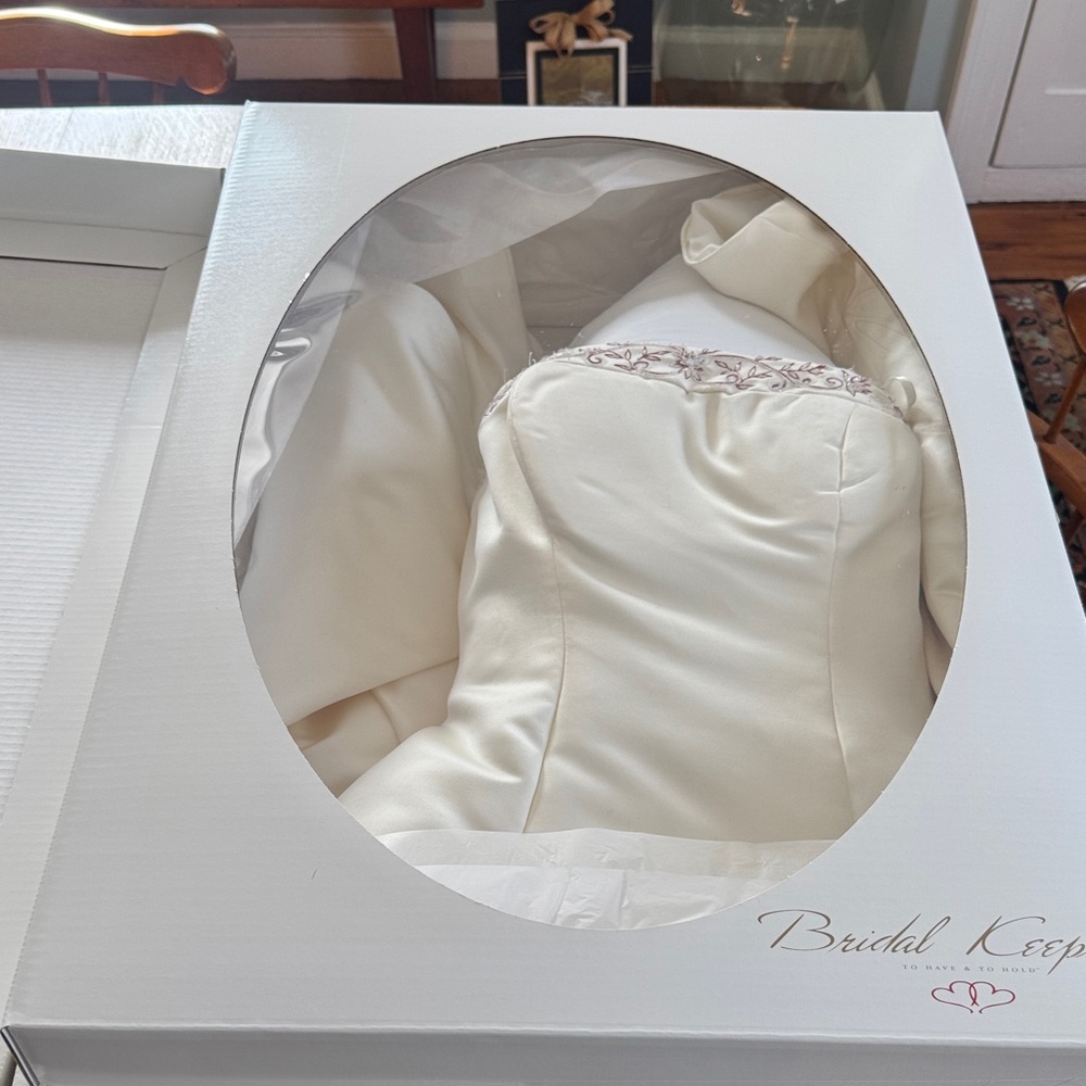 Luxurious Ivory Bridal Gown